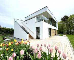 Architect-designed home near ONS